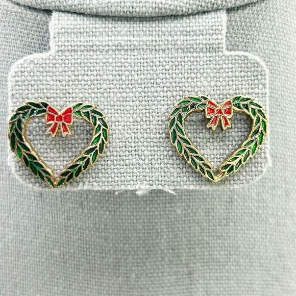 Vintage Christmas Green Heart Wreath Stud Earrings with Red Bows Dainty - Picture 1 of 8